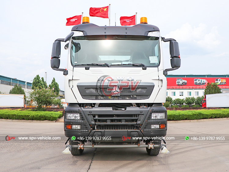 SINOTRUK 10 Wheels Watering Truck - Front Side